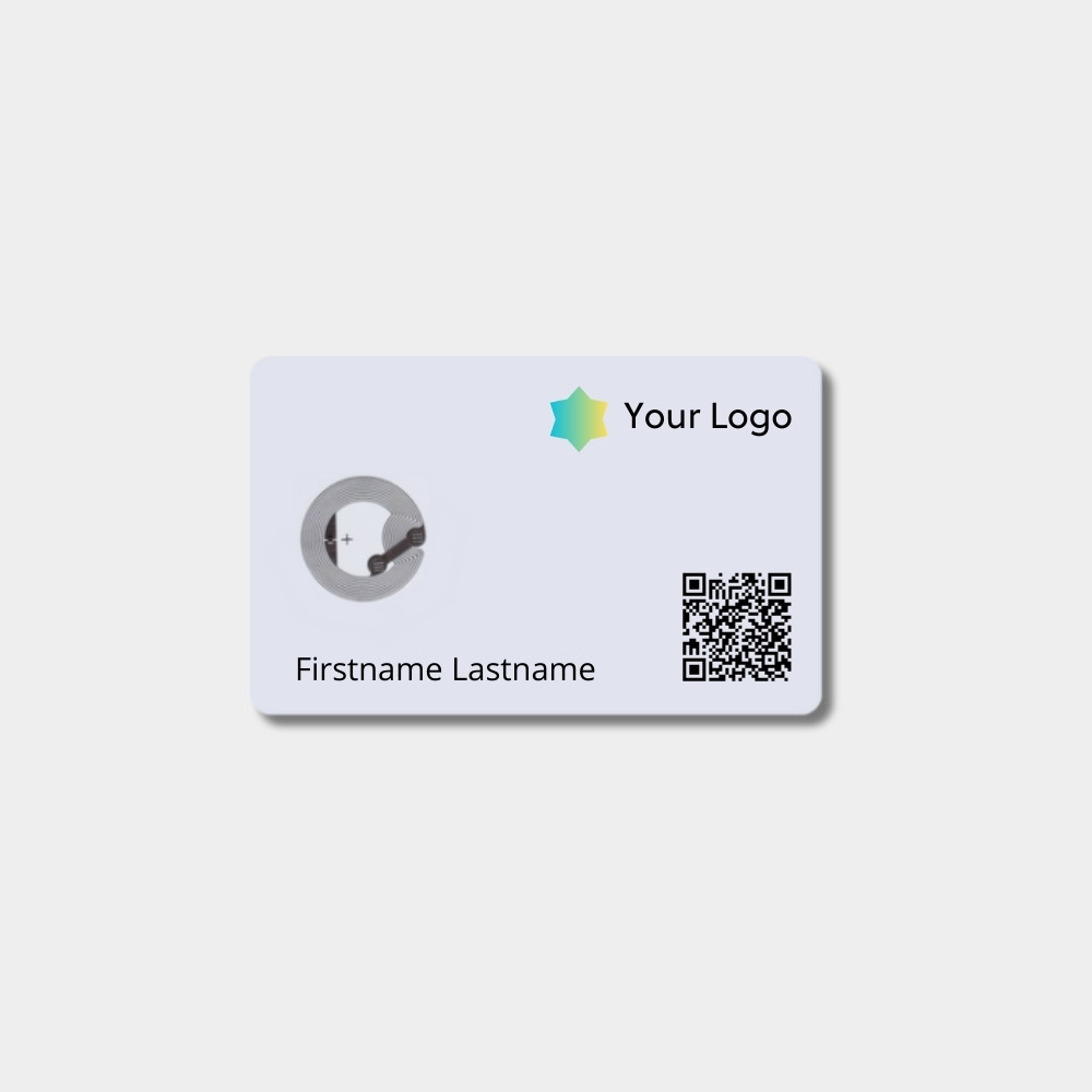 Transparente NFC-Visitenkarte aus Kunststoff mit Logo, Name & QR Code