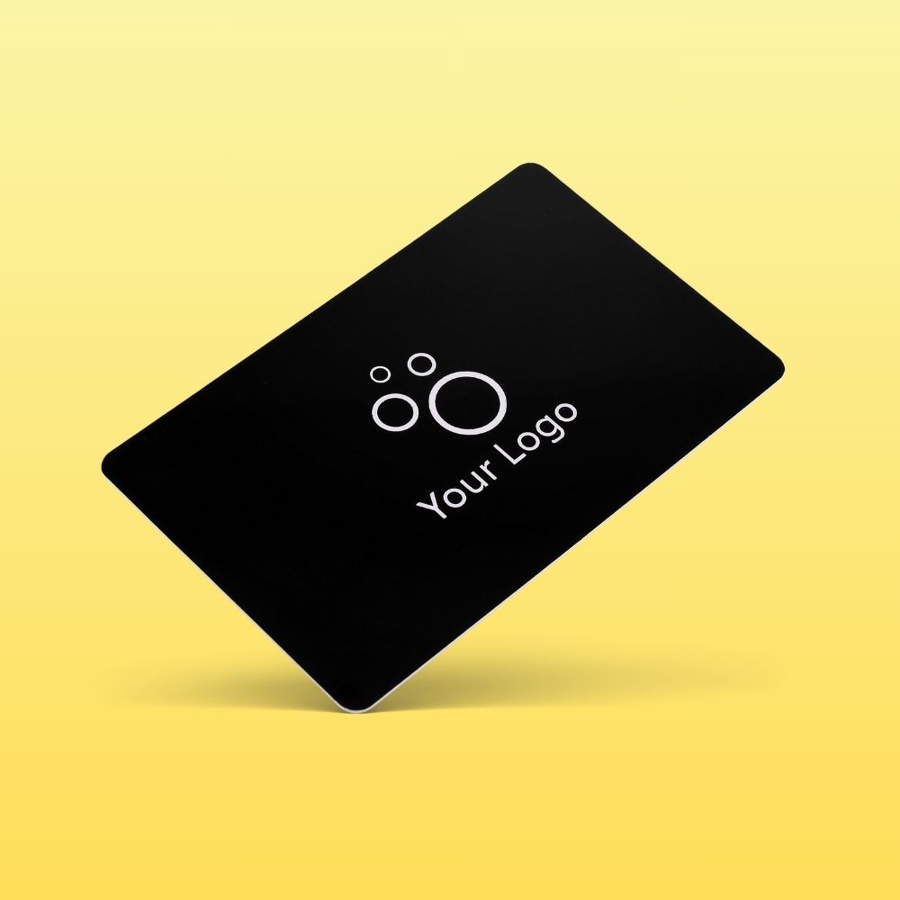 R-PVC NFC Visitenkarte Classic schwarz auf gelbem Hintergrund