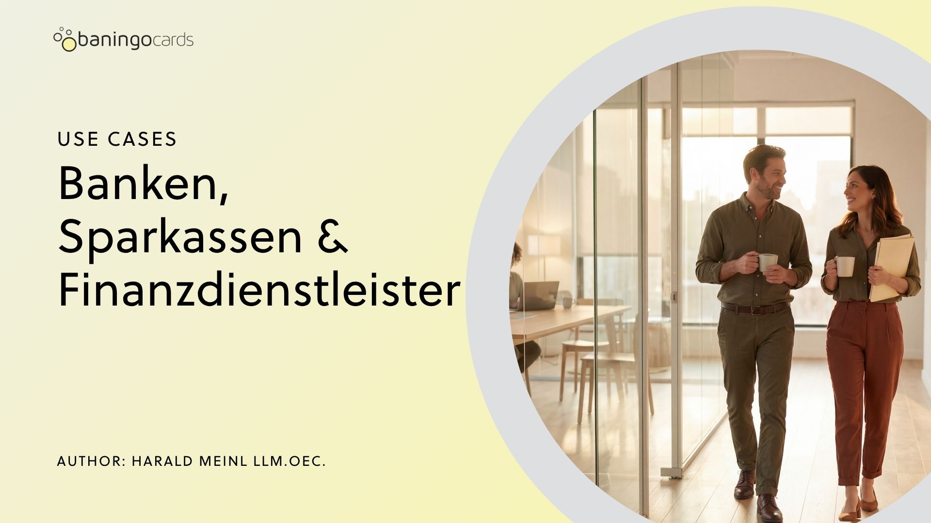 Zwei Personen mit Kaffeetassen und Unterlagen im Büro neben dem Titel „Banken, Sparkassen & Finanzdienstleister“.